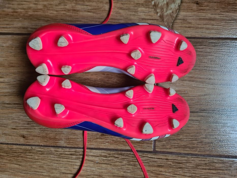 Ghete fotbal Adidas     .