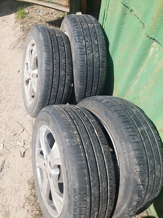 Продам комплект шин с дисками