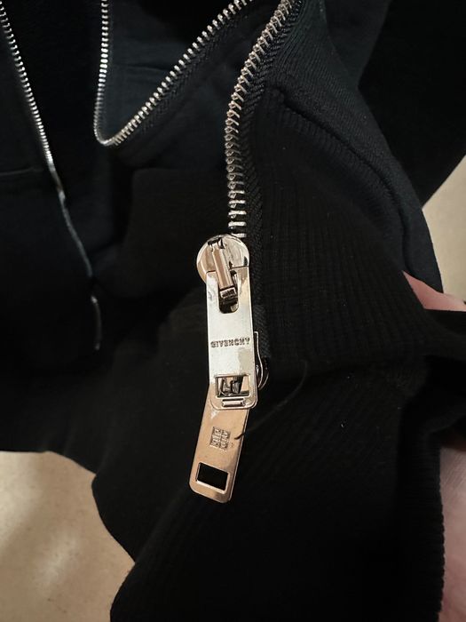 Vând hanorac givenchy L merge și pt M