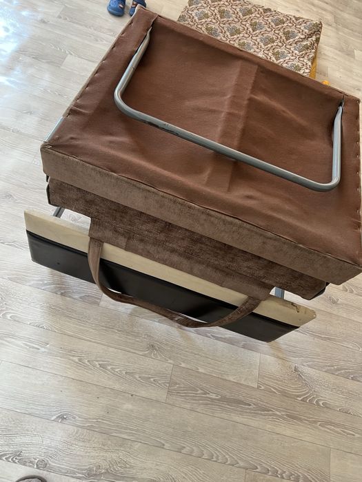 срочно продам диван