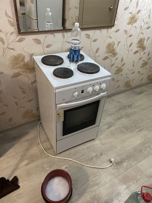 Электроплита 4 конфорки