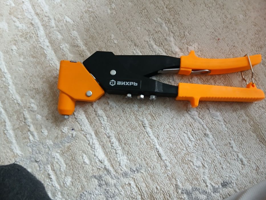 Заклепочник   вихр  с клепками