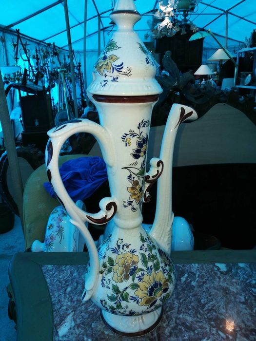 Carafa din maiorica