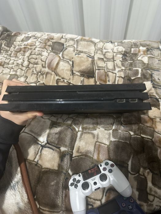 Vand ps4 pro 2 manete