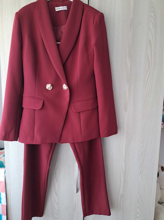 Vand costum de dama marimea 42