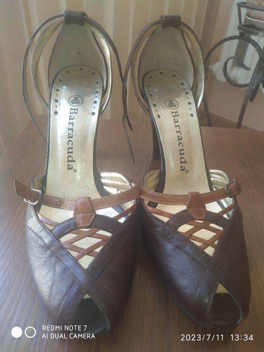 Продам женские туфли