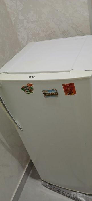 Холодильник LG в хорошем состоянии