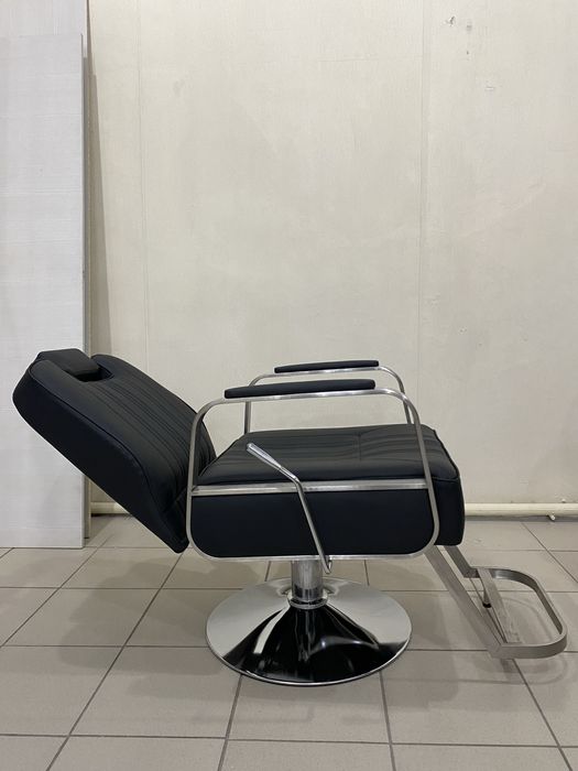 Парикмахерское кресло с откидной спинкой