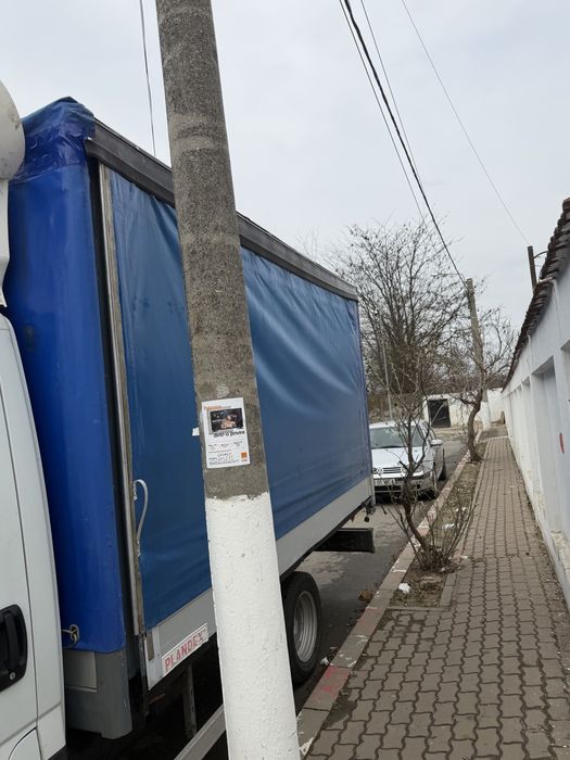 Bena cu prelata pe sine