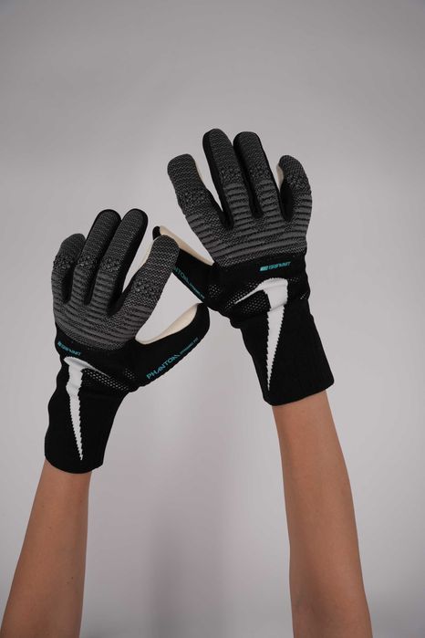 Вратарские перчатки Nike Phantom Gripknit