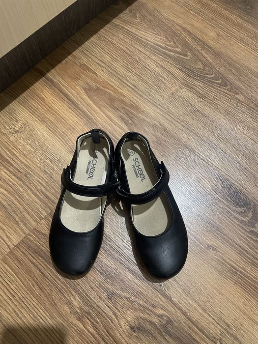 Продам детские туфли к школе