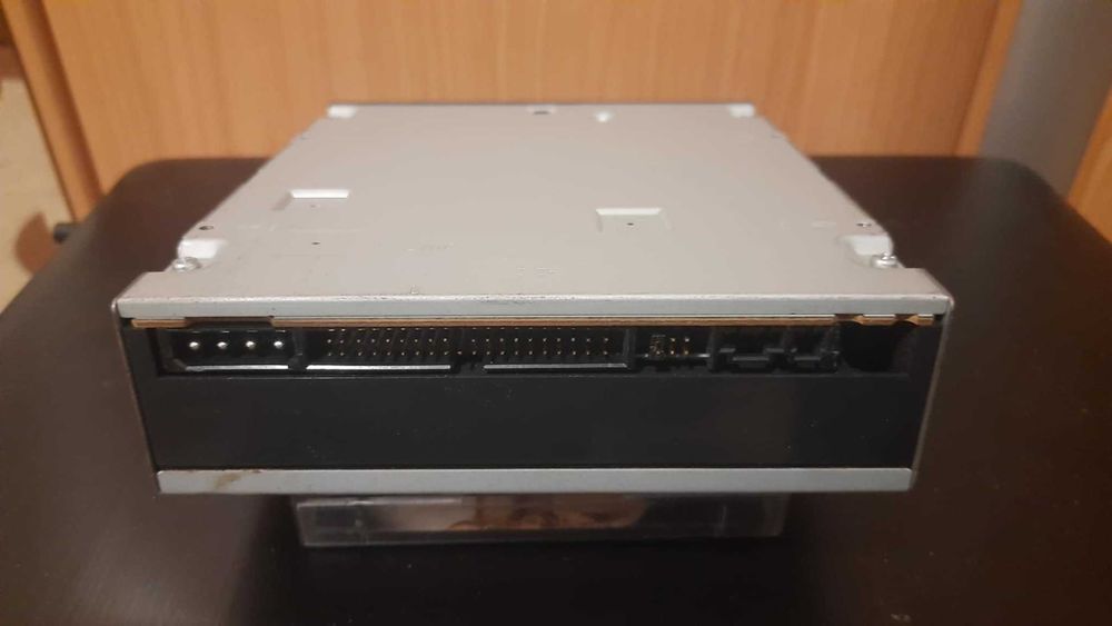 Doua unitati optice dvd-rw PC/LAPTOP 50lei unitatea.