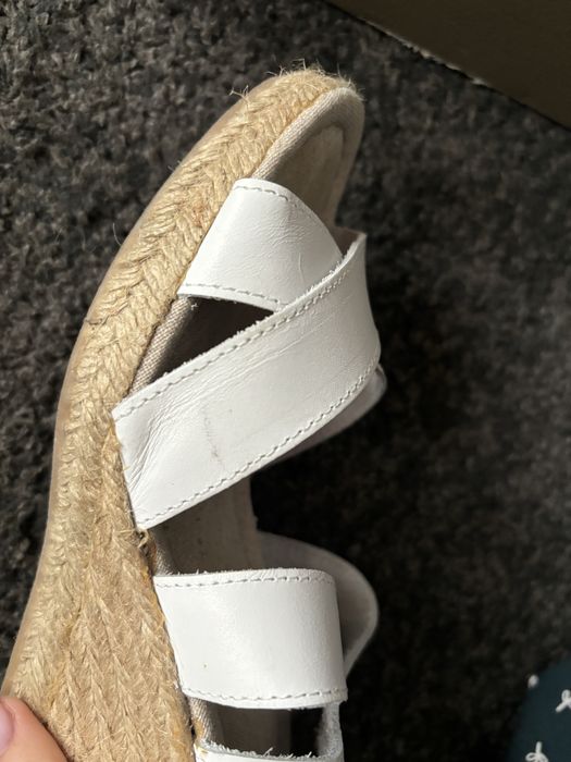 Sandale albe cu plaforma Bata