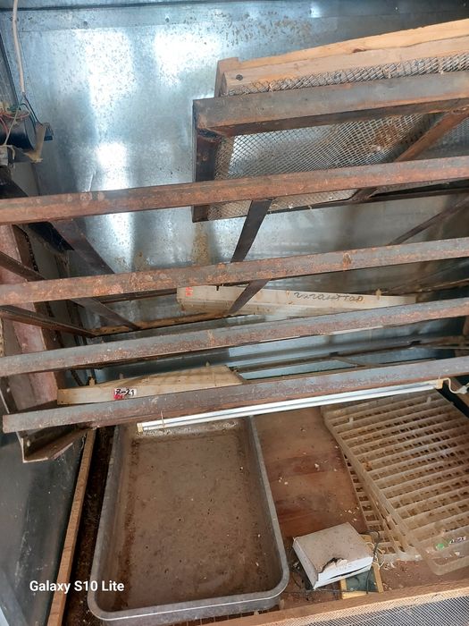 Инкубатор  колдан жасалынган