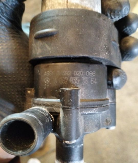 Pompa recirculare apa A0028353564 Mercedes-Benz Vito W639