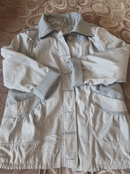 Продам женскую куртку размер 58