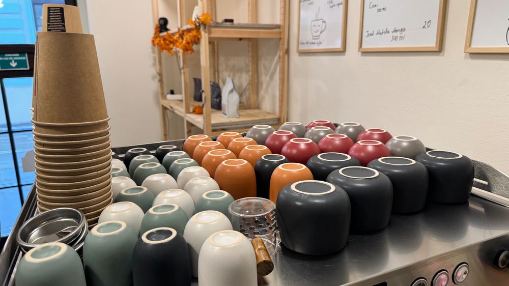 Cani espresso, capuccino, latte pt cafenea