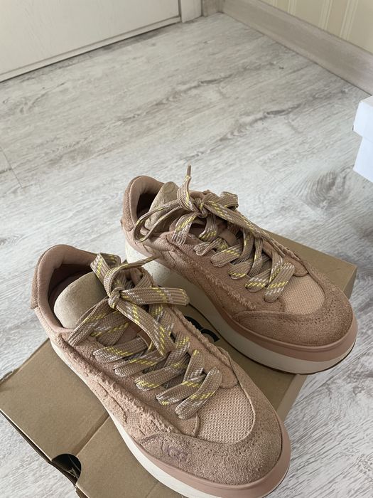 Кроссовки, ботфорты, босоножки, ботильион