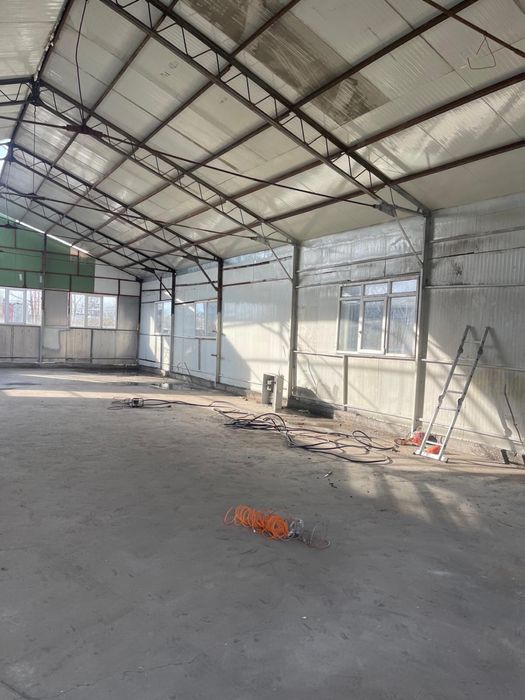 Inchiriez hală  pret 4€ mp