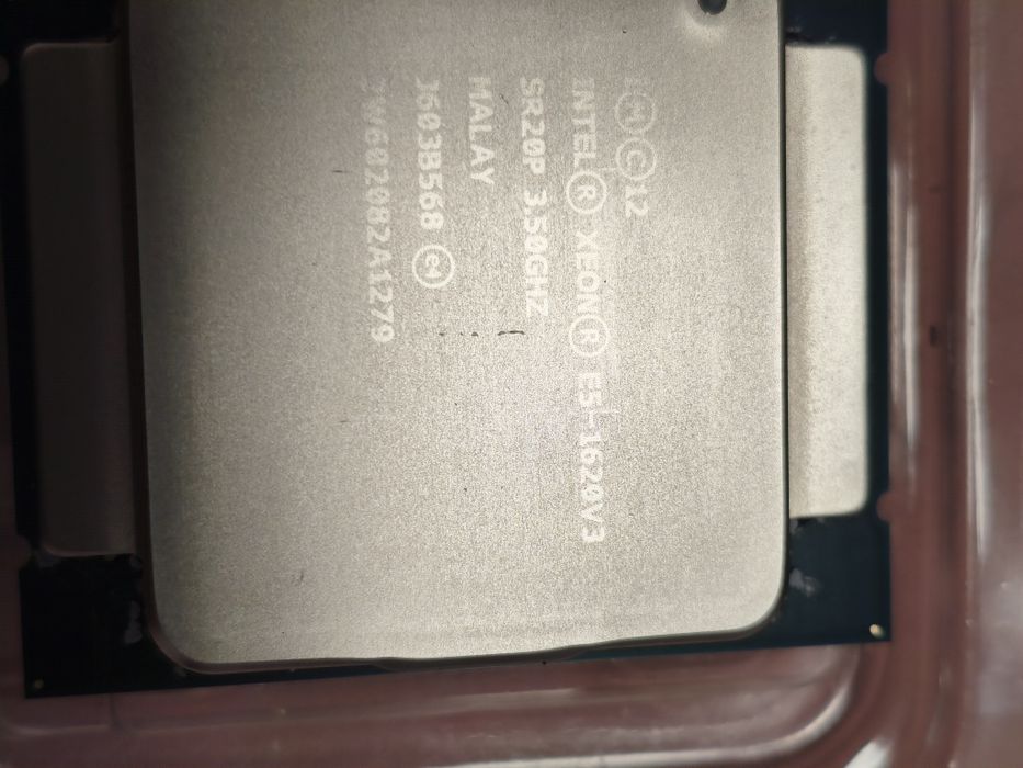 Продавам процесор Intel Xeon E5-1620 v3.