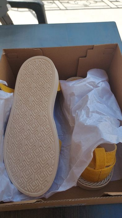 Нови сандали в жълто