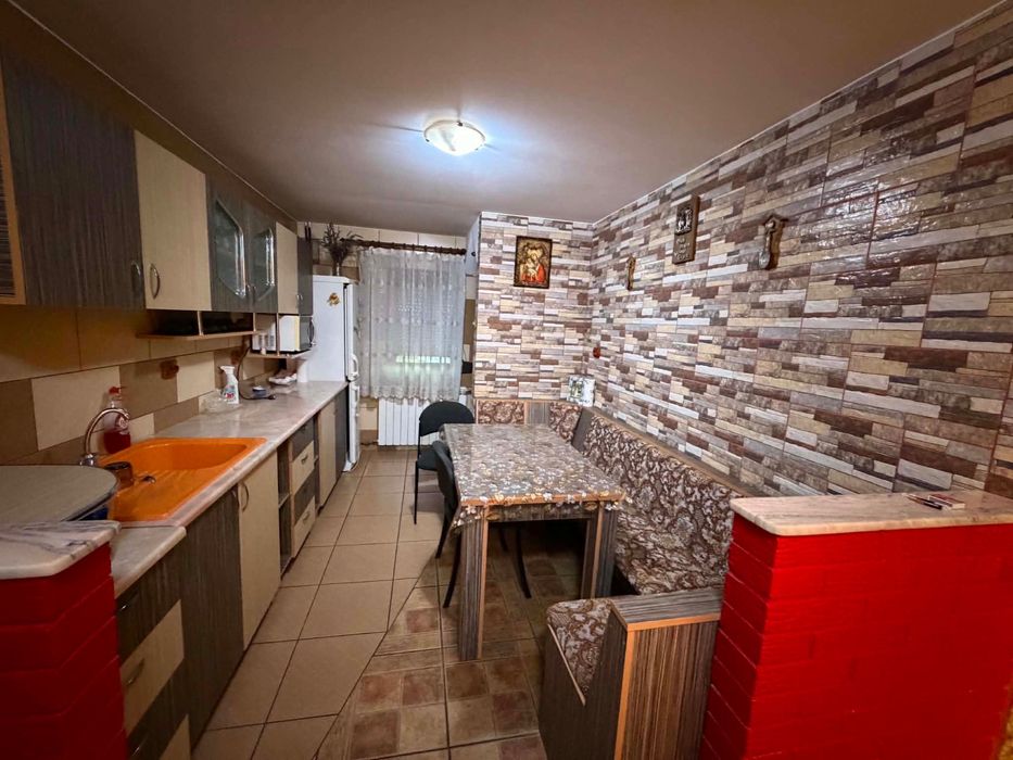 Apartament de vanzare 4 camere
