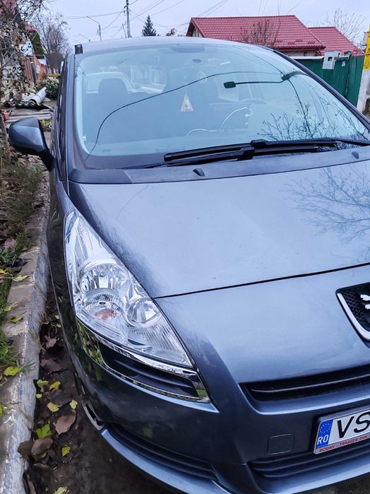 autoturism Peougeot 5008