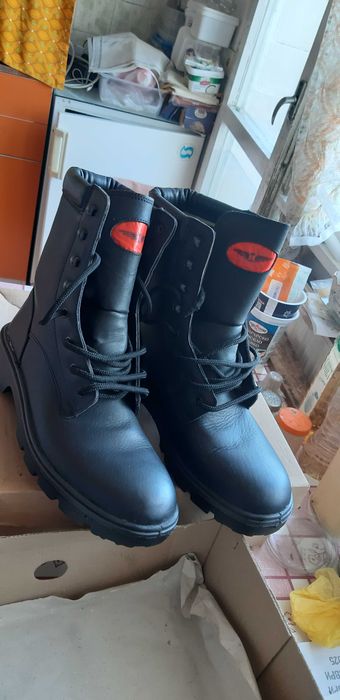 Продавам мъжки ботуши