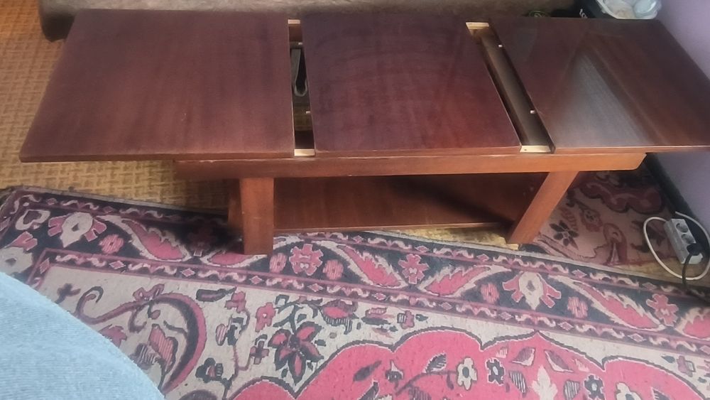 Продавам,холна ретро маса разтегателна