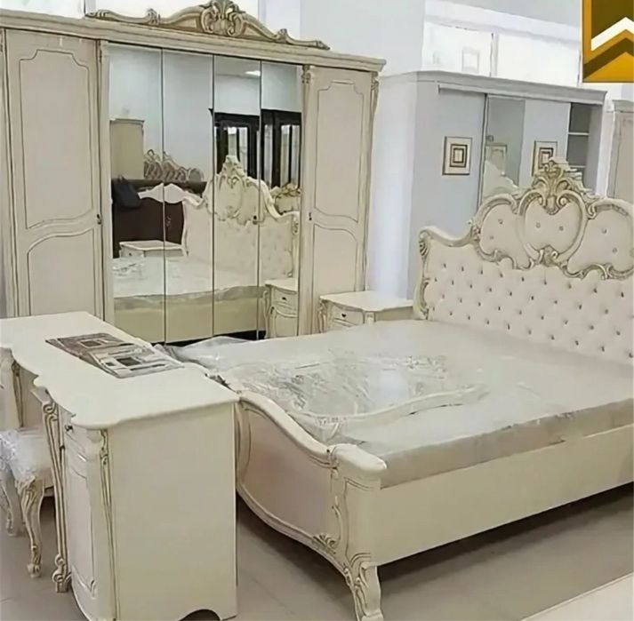 Спальный мебель «Лорена»