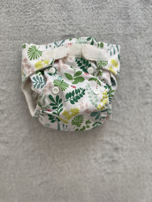 Scutece impermeabile reutilizabile, potrivite pentru bebeluși.