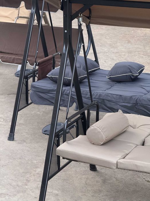 Садовые качели с навесом, металлический каркас, мягкое сиденье