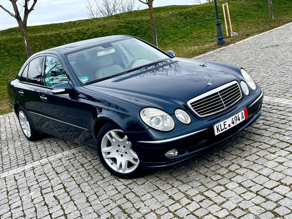 Mercedes-Benz E ** AVANTGARDE ** Negru Smarald * Interior Crem * Xenon *