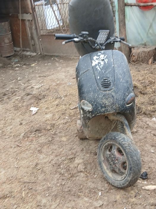 Schimb un scuter piaggio vespa de 80cc 2t