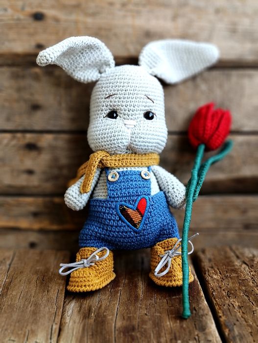 Плетено зайче с лале