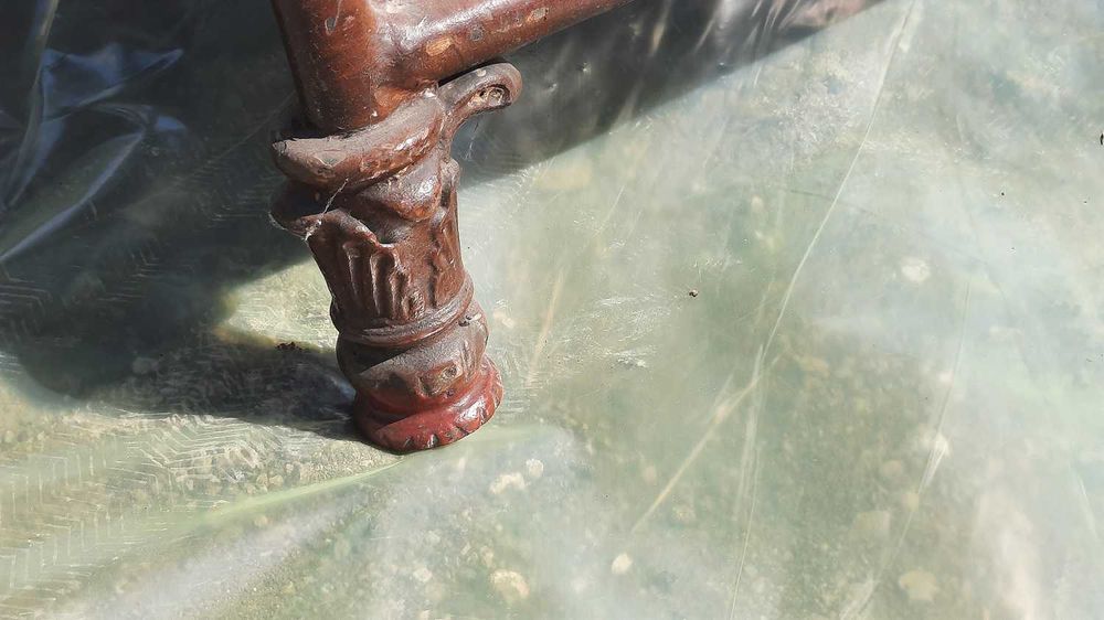 Две разглобяеми старинни легла с метални табли по персон и половина.