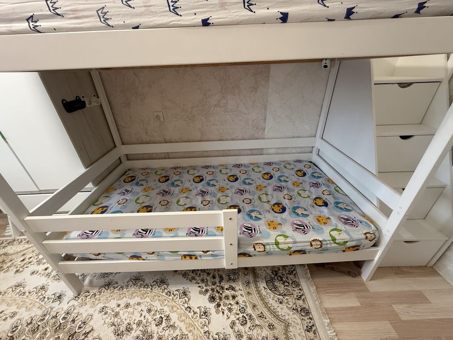 Продам 2-х ярусную кровать