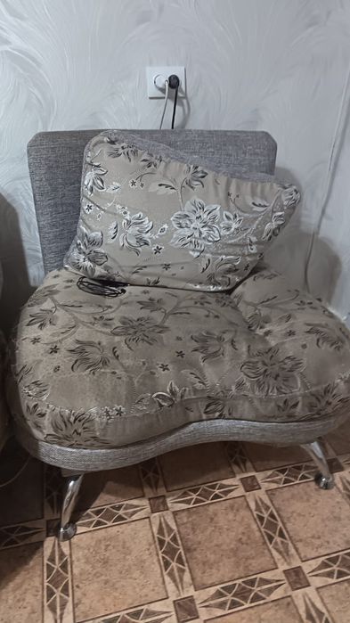 Продам диван и два кресла