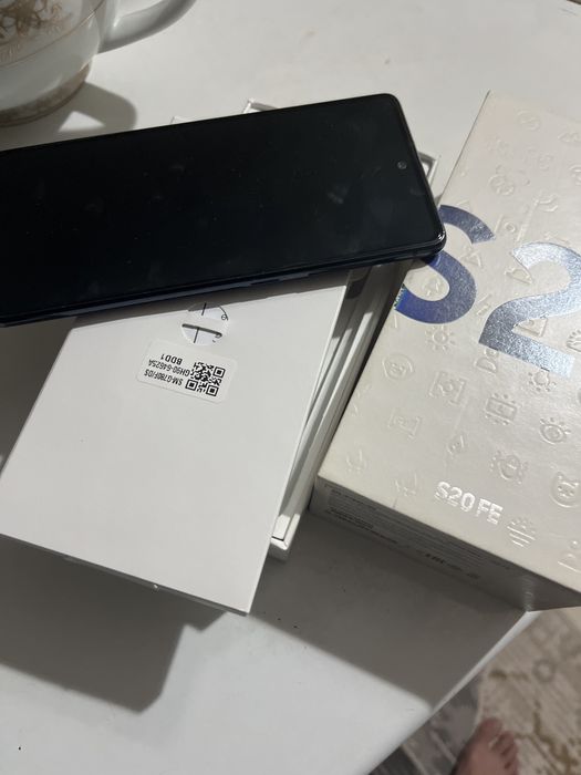 Samsung S20 FE пподаю данный телефон