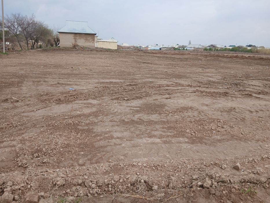 Yer sotiladi qurilishi tugallanmagan uy