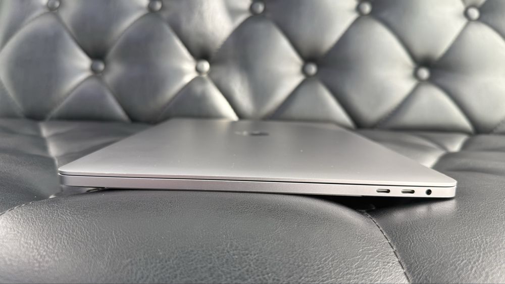Apple MacBook Pro 2019 i9 16GB/1TB в идеальном состоянии