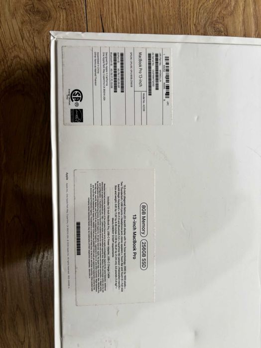 Vând MacBook Pro 13-inch M1 cu Ambalaj Original