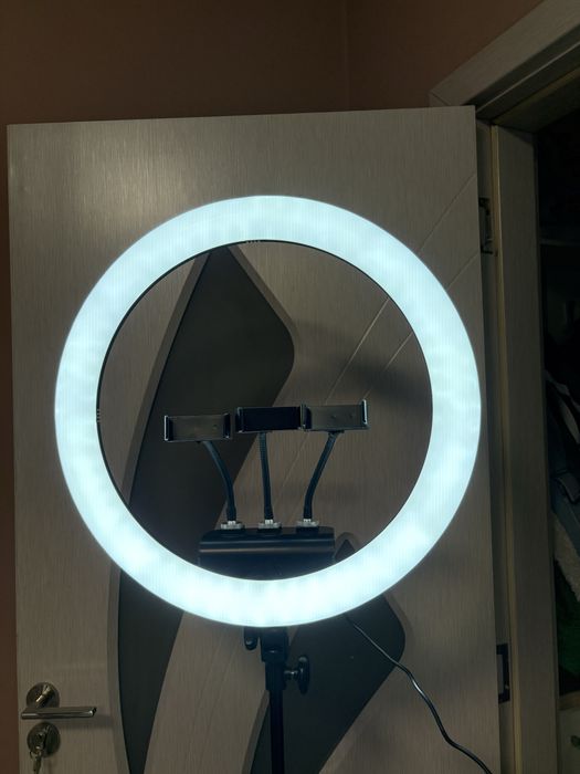 Огромен LED ринг професионална лампа за осветление при заснемане