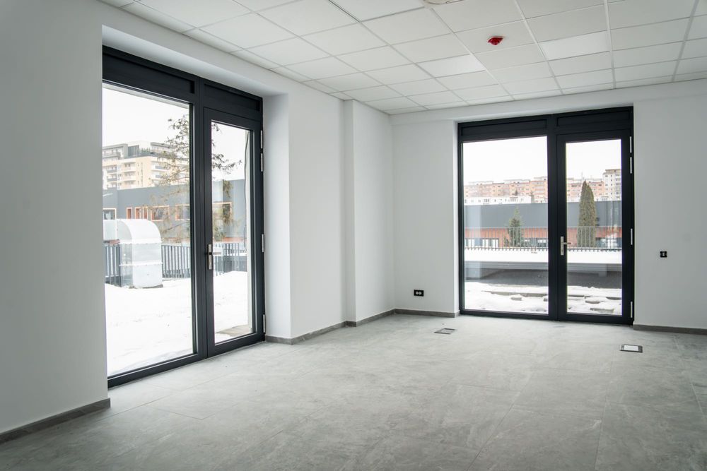 Spatiu comercial 81.6 mp direct proprietar