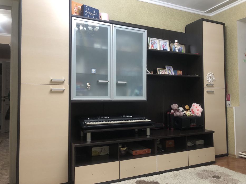 Шкаф горка в гостиную