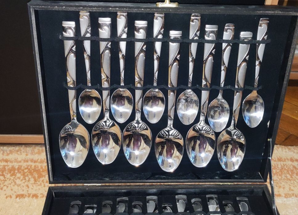 Прибори за хранене-комплект 24 части