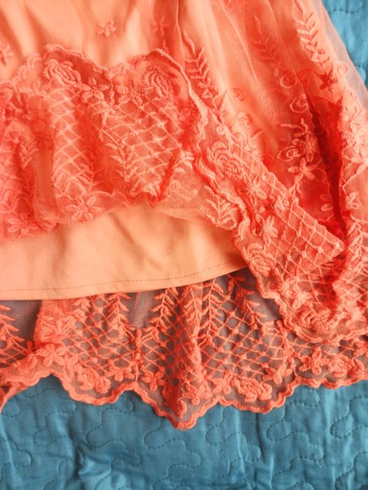 Пола с дантела и цип