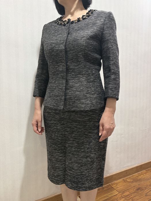 Продам костюм с юбкой
