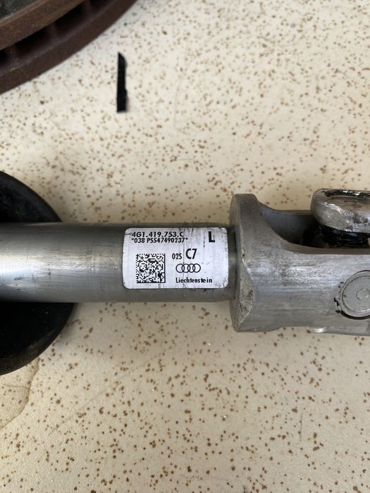 Вал на кормилната колона с ОЕМ номер 4G1.419.753.C