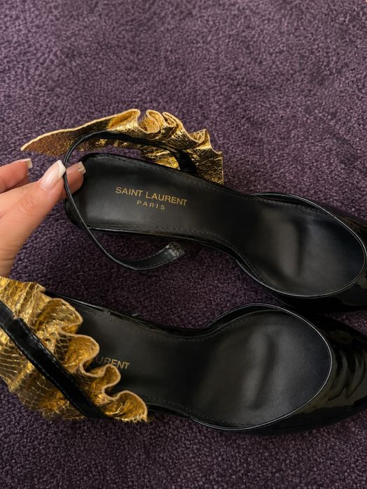 Налични YSL обувки